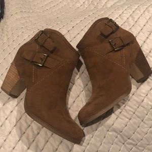 Like New Crown Vintage ankle booties size 6.5
